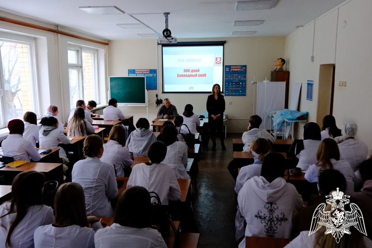 Росгвардейцы провели патриотическую встречу для тамбовских студентов, посвященную годовщине Сталинградской битвы