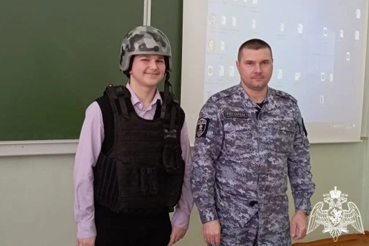 Росгвардейцы провели патриотические уроки для тамбовских школьников в честь Дня защитника Отечества