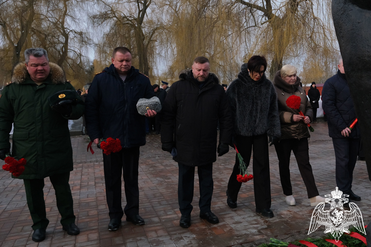 В День защитника Отечества начальник регионального управления Росгвардии принял участие в памятном мероприятии в Тамбове