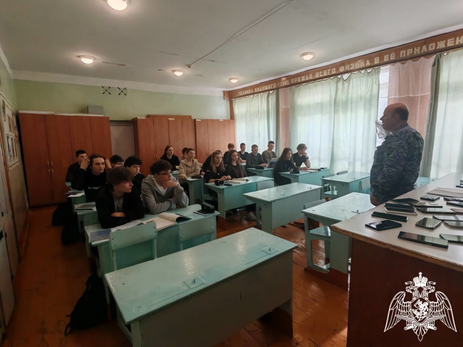 Росгвардейцы провели тематический урок для школьников города Мичуринска