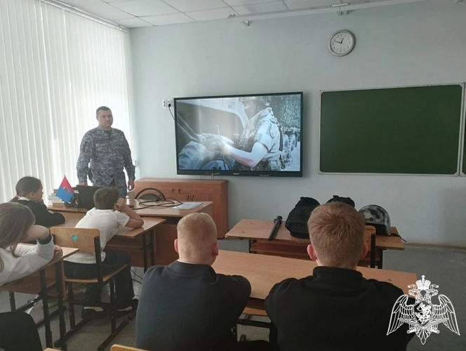 Росгвардейцы провели тематическую встречу со школьниками в Тамбовской области