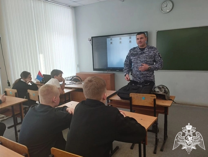 Росгвардейцы провели тематическую встречу со школьниками в Тамбовской области