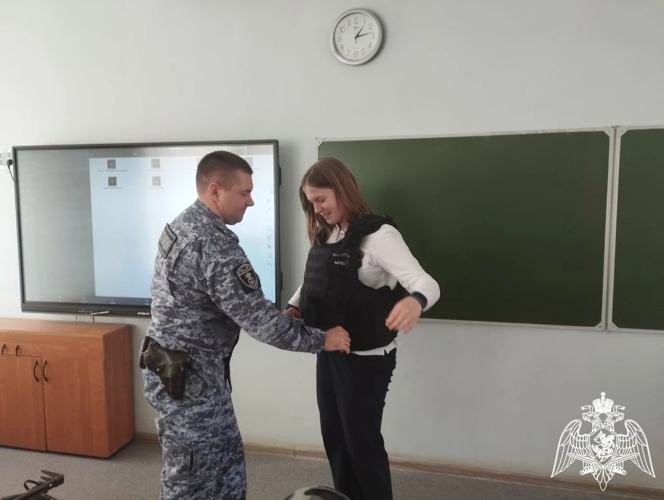 Росгвардейцы провели тематическую встречу со школьниками в Тамбовской области