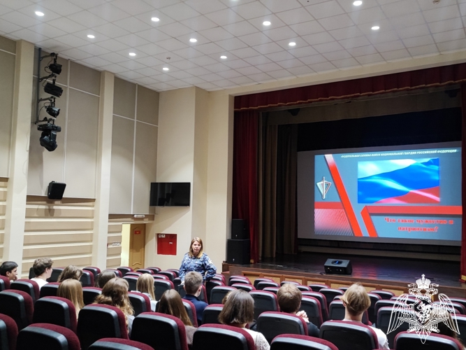 В преддверии профессионального праздника росгвардейцы провели День открытых дверей для тамбовских студентов