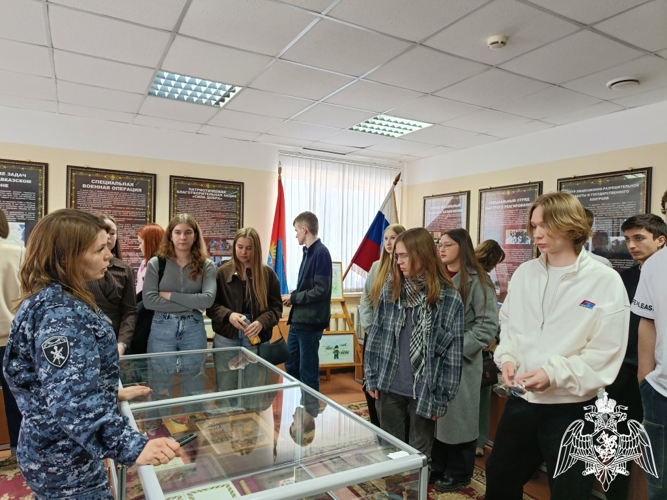 В преддверии профессионального праздника росгвардейцы провели День открытых дверей для тамбовских студентов