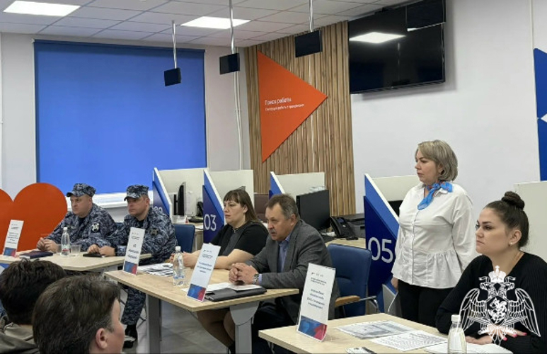 Росгвардейцы приняли участие ярмарке вакансий в Рассказово