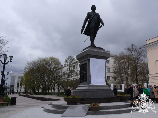 Начальник регионального управления Росгвардии принял участие в открытии памятника Гавриилу Державину в Тамбове