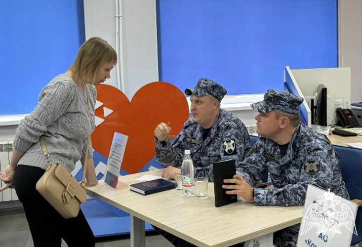 Росгвардейцы приняли участие ярмарке вакансий в Рассказово
