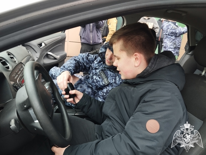 Сотрудники вневедомственной охраны организовали экскурсию для тамбовских школьников