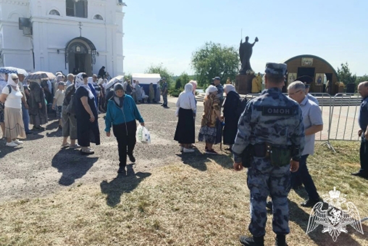 Тамбовские росгвардейцы обеспечили правопорядок во время проведения религиозных мероприятий в день памяти святителя Николая Чудотворца