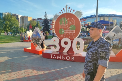 Росгвардейцы обеспечили охрану общественного порядка во время празднования Дня России и Дня города Тамбова