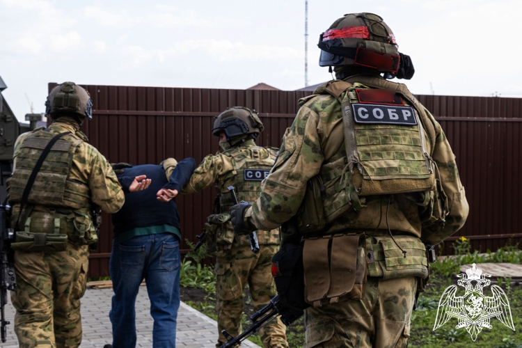 При содействии спецназа Росгвардии пресечена деятельность группы вымогателей денежных средств в Тамбовской области