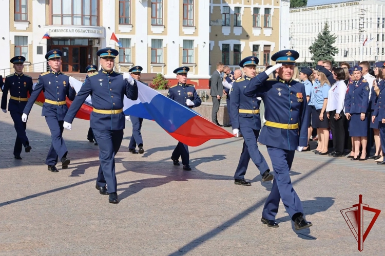Заместитель начальника регионального управления Росгвардии принял участие в торжественном мероприятии в честь Дня Государственного флага России в Тамбове