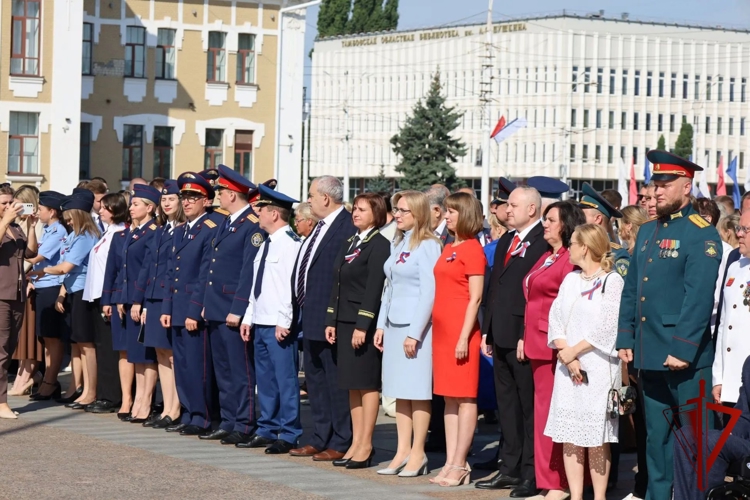 Заместитель начальника регионального управления Росгвардии принял участие в торжественном мероприятии в честь Дня Государственного флага России в Тамбове