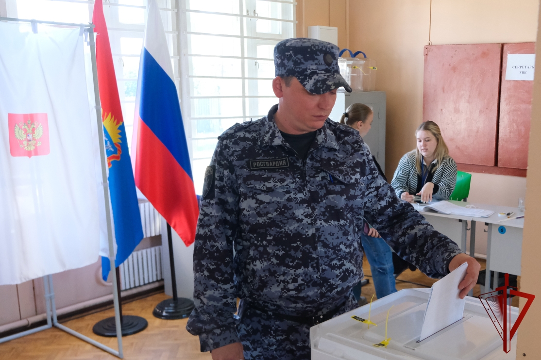 Росгвардейцы участвуют в Едином дне голосования в Тамбовской области