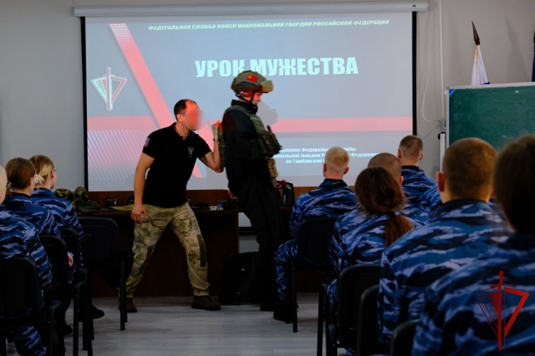 Росгвардейцы провели тематический урок для тамбовских студентов в рамках учебных сборов