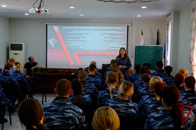 Росгвардейцы провели тематический урок для тамбовских студентов в рамках учебных сборов