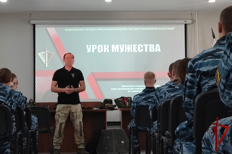 Росгвардейцы провели тематический урок для тамбовских студентов в рамках учебных сборов