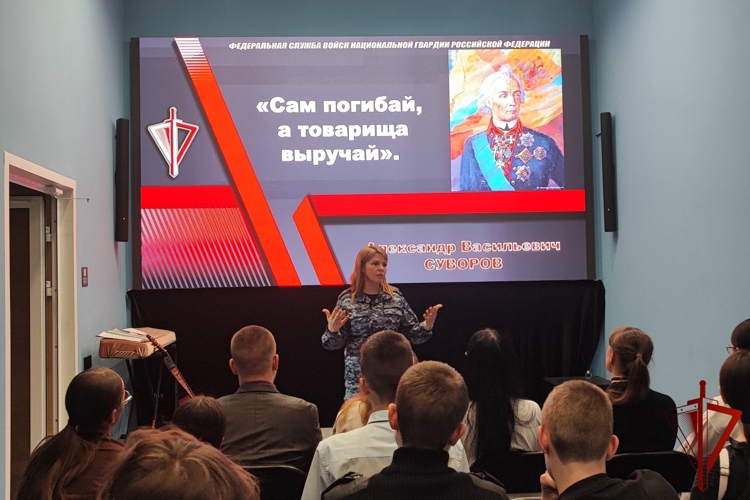 Росгвардейцы провели патриотическую встречу с ребятами из подросткового клуба в Тамбове