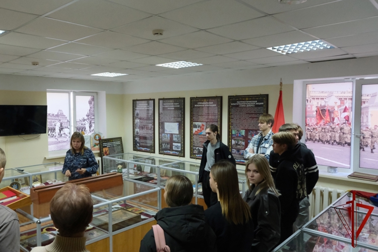 Росгвардейцы провели День открытых дверей для студентов в Тамбове