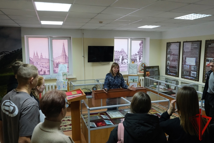 Росгвардейцы провели День открытых дверей для студентов в Тамбове